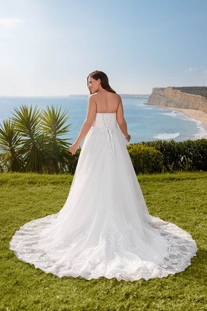 Robes de mariée 21304 : 1200€
